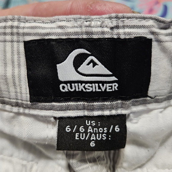 Boys Quicksilver Shorts - Picture 2 of 3
